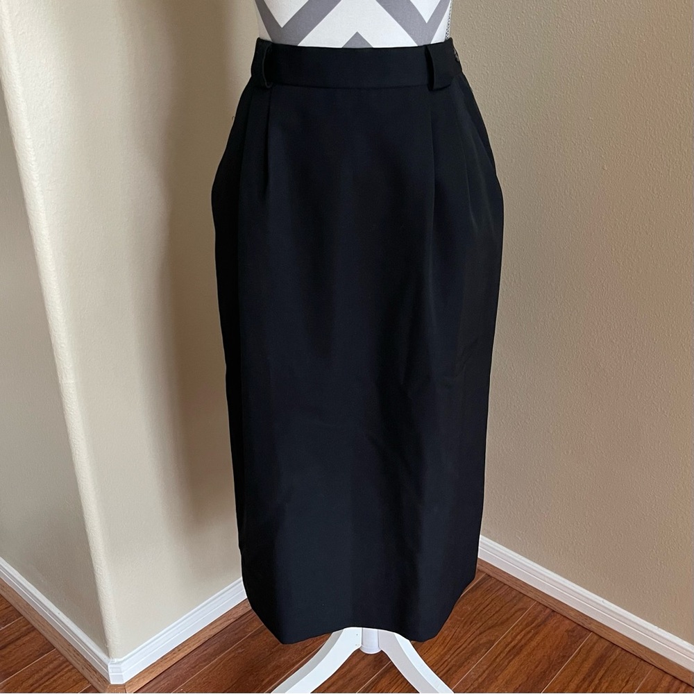 Liz Claiborne Classic Black Skirt w Pockets - Size: 12